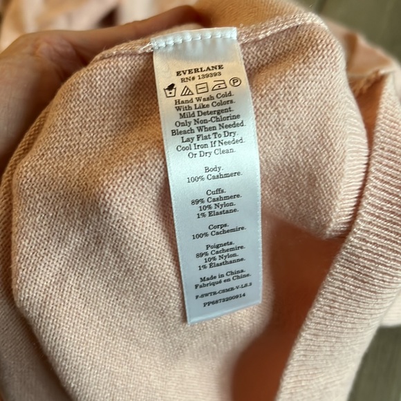 Everlane Cashmere V-neck sweater - Picture 5 of 7